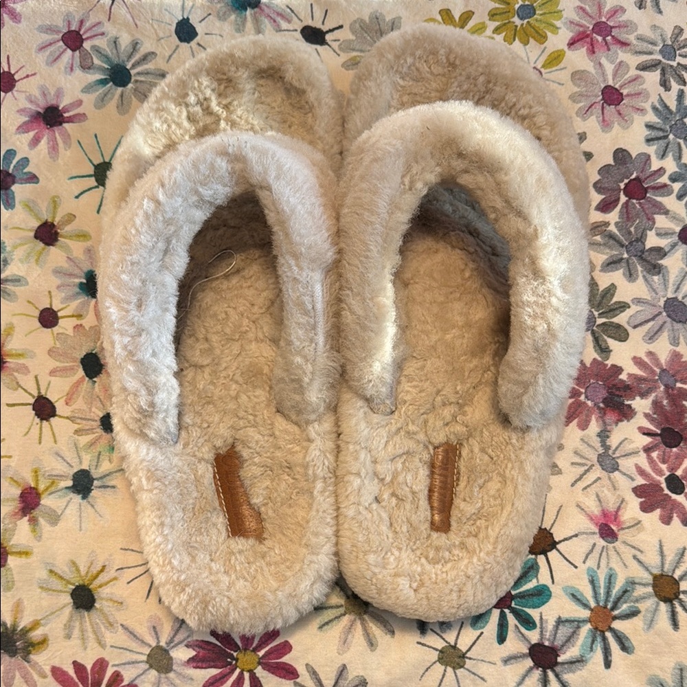 Cozy Olukai Fuzzy Slippers